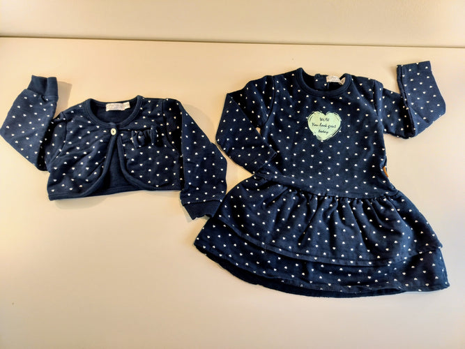 Robe ml bleu marine coeurs blancs + gilet assorti, moins cher chez Petit Kiwi