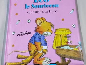 Léo le souriceau veut un petit frère