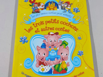 Les trois petits cochons et autres contes, couverture légèrement pliée