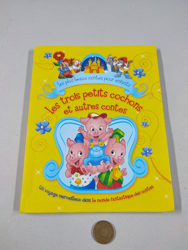 Les trois petits cochons et autres contes, couverture légèrement pliée, moins cher chez Petit Kiwi