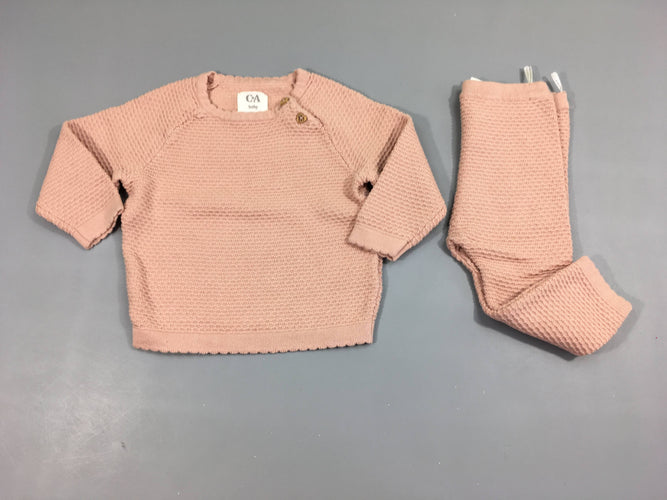 Pull rose pâle texturé + pantalon, moins cher chez Petit Kiwi