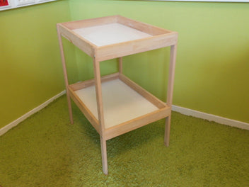 Table à langer + paniers de rangement