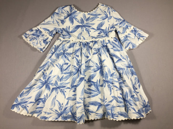 Robe manches 3/4 - blanche avec fleurs bleues, moins cher chez Petit Kiwi