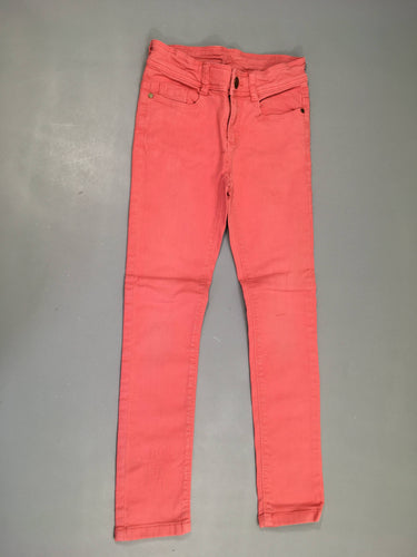 Pantalon denim rose légèrement bouloché, moins cher chez Petit Kiwi