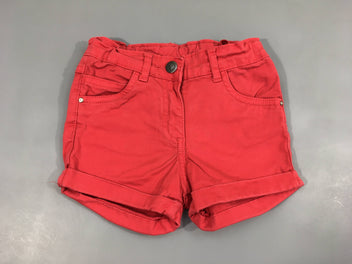 Short rouge à revers