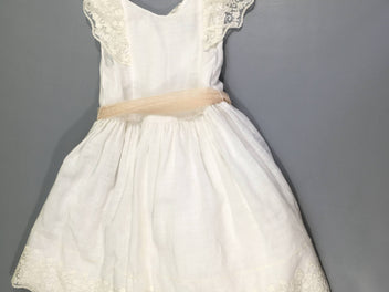 Robe m.c de cérémonie voile blanc broderies