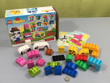 Duplo 10573 Animaux Rigolos-Manque 1 pièce rose au chat et 1 pièce bleue à l'éléphant. 2 autres plaques ont été ajoutées