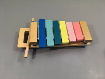 Xylophone bois avec une baguette