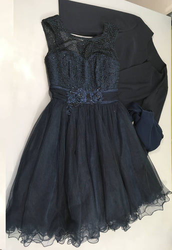 Robe de cérémonie s.m bleu foncé dentelle bas tulle + veste courte + châle voile bleu foncé, moins cher chez Petit Kiwi