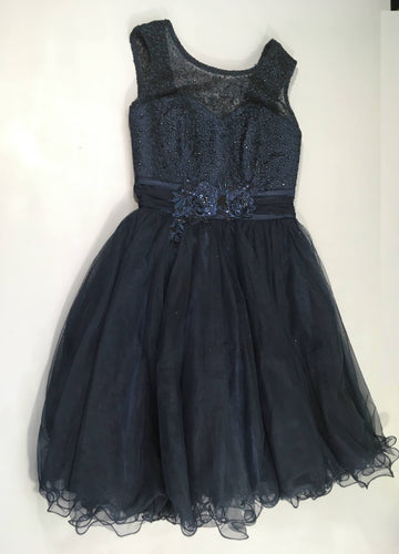 Robe de cérémonie s.m bleu foncé dentelle bas tulle + veste courte + châle voile bleu foncé, moins cher chez Petit Kiwi