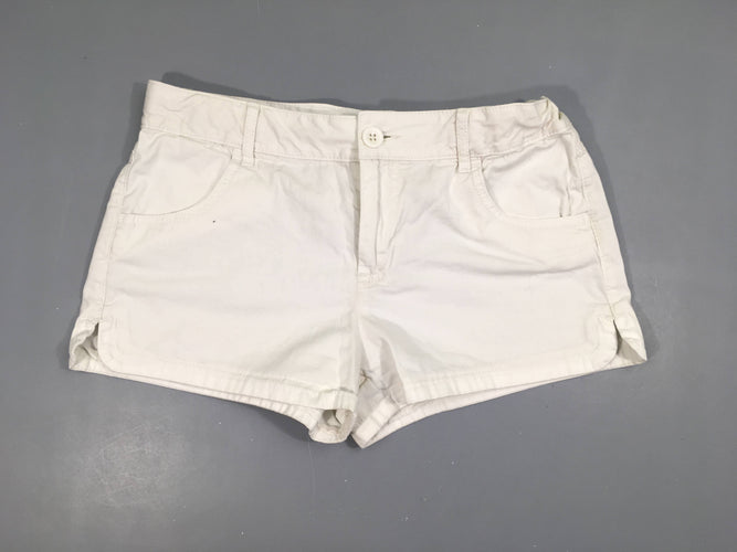 Short blanc Benetton, moins cher chez Petit Kiwi