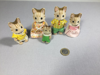 Sylvanian Families - Le Village - La Famille Chat Tigre + 1 bébé