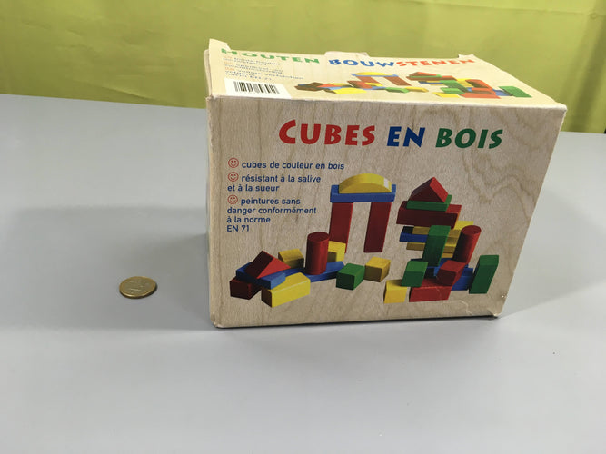 Cubes de couleurs en bois, moins cher chez Petit Kiwi