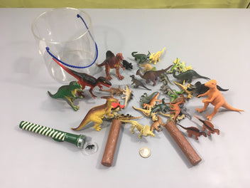 Lot de figurines dinosaures + lampe de poche