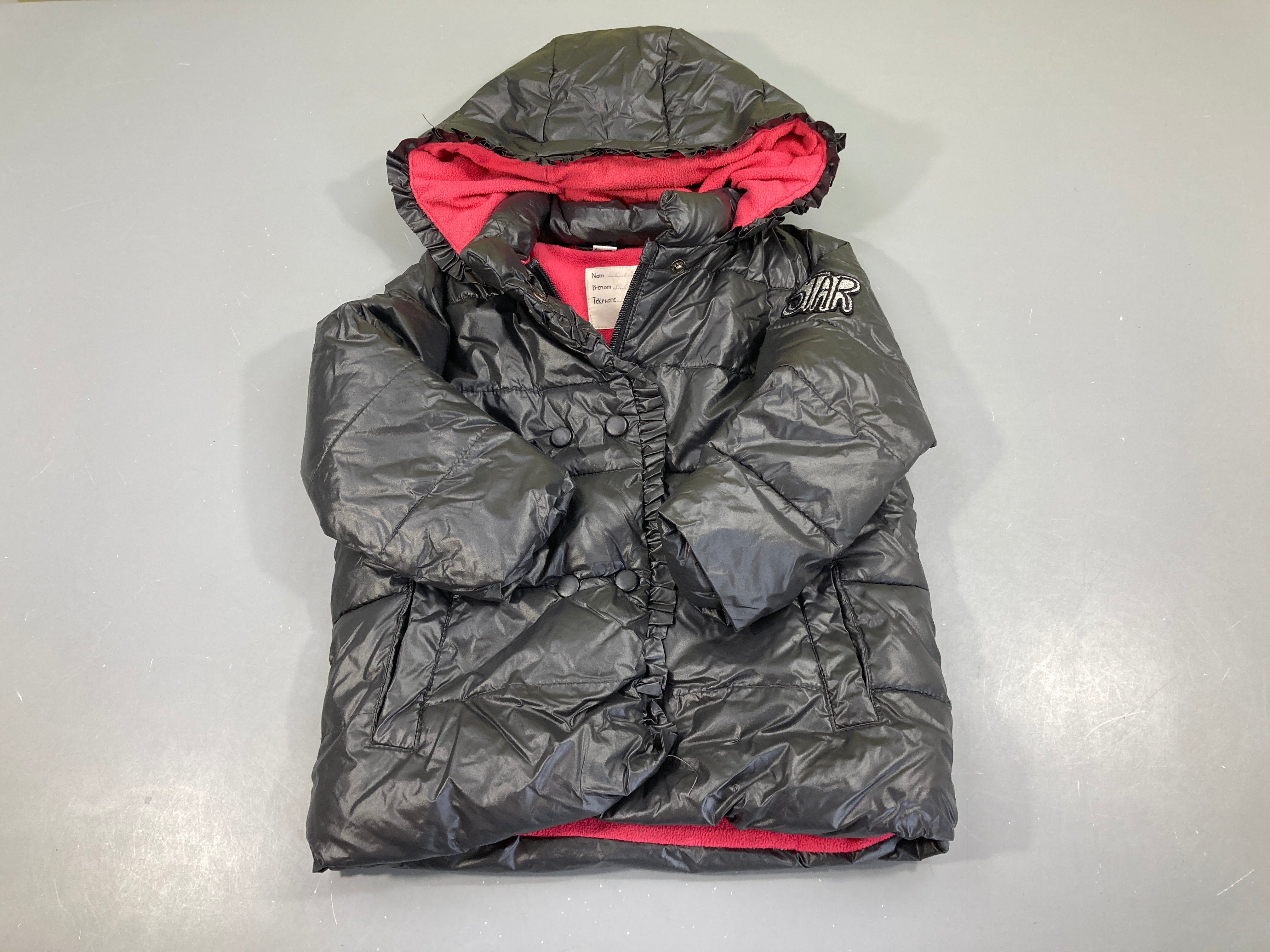 Doudoune zippée gris foncé à capuche froufrous, doublé polar