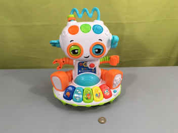 Bébé robot interactif