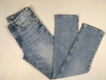 Jeans straight, taille W30/L30, légère tache sur le genou