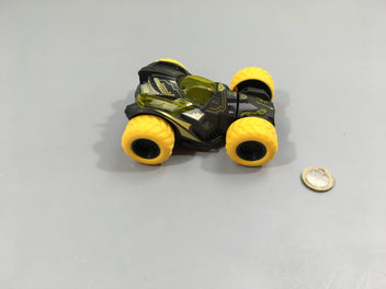 Voiture cascadeuse avec friction jaune