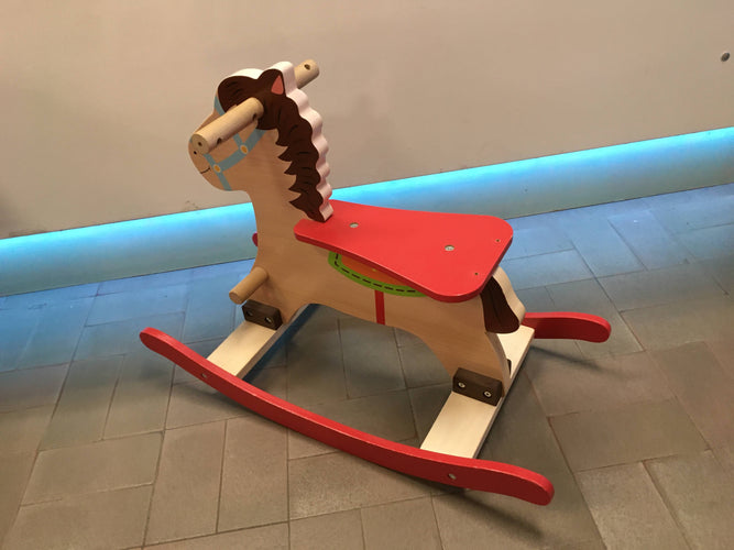 Cheval à bascule en bois Playtive, moins cher chez Petit Kiwi