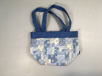 Sac style patchwork bleu fleuri Zippé