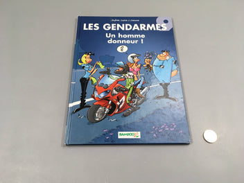 Les gendarmes  9 - un homme donneur!