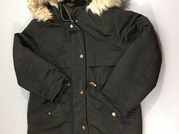 Manteau noir à capuche fausse fourrure