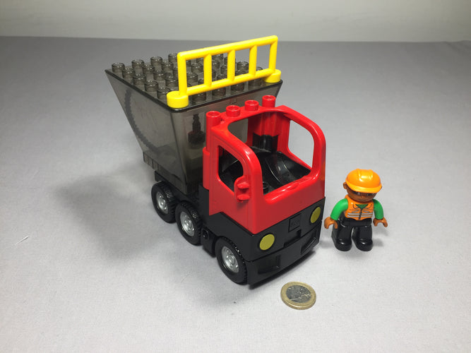 Camion Lego rouge (tel que sur la photo), moins cher chez Petit Kiwi