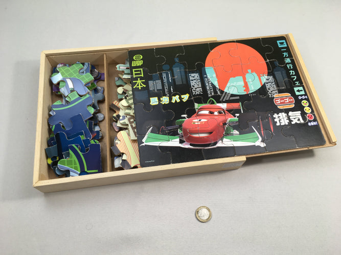 Boite contenant 2 puzzles CARS en bois, moins cher chez Petit Kiwi