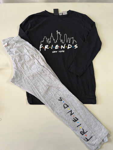 Pyjama 2pcs jersey noir "Friends"/pantalon gris, moins cher chez Petit Kiwi