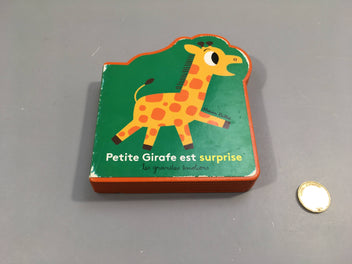 Petite Girafe est surprise