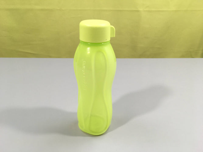 Gourde vert anis 310 ml Tupperware, moins cher chez Petit Kiwi