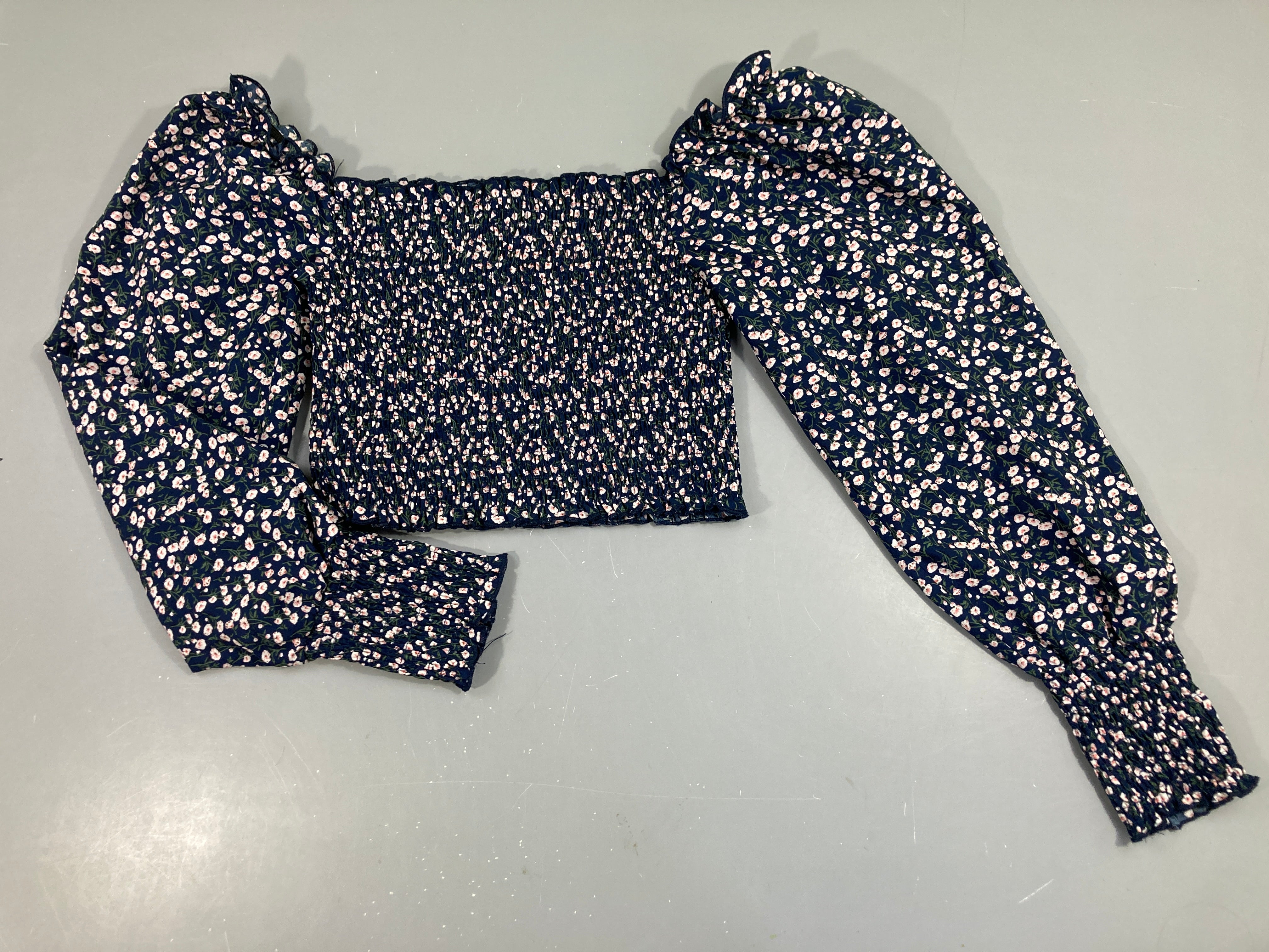 Top ml court bouffant bleu marine fleurs