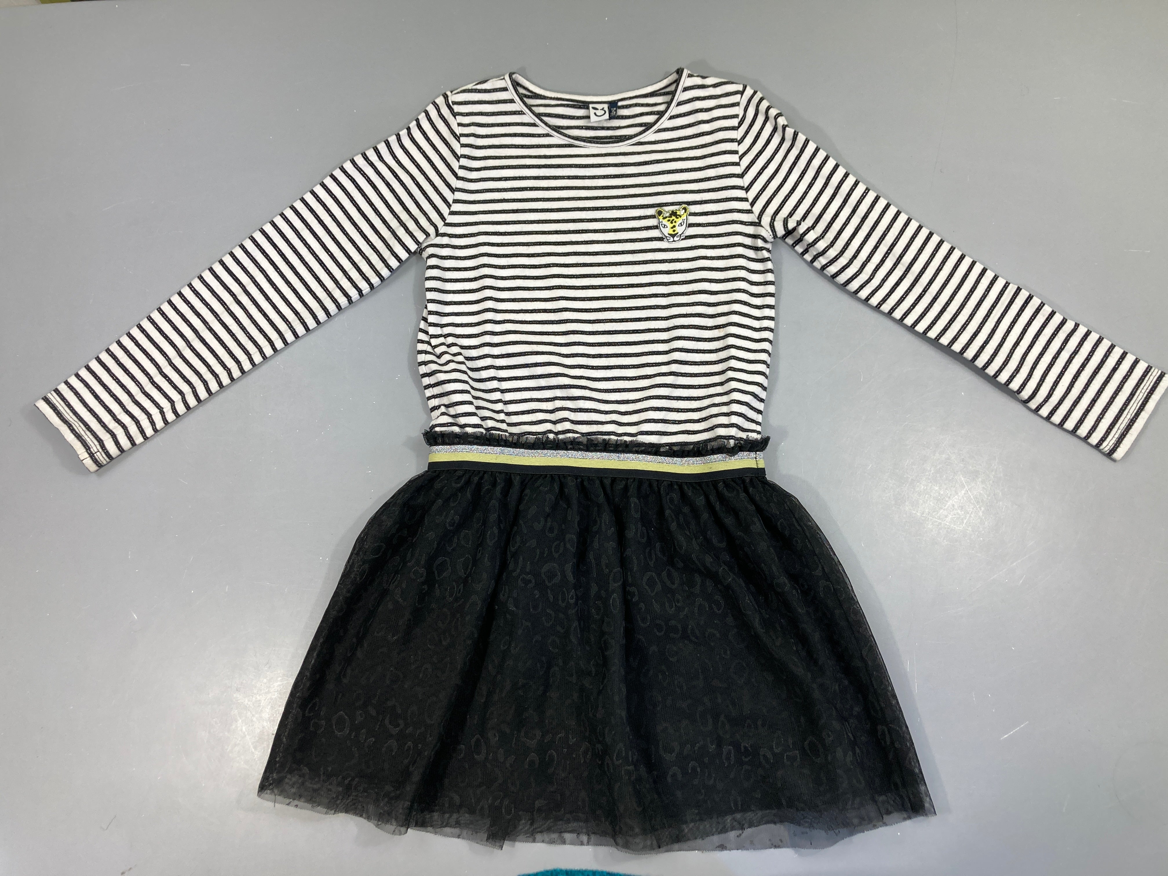 Robe m.l bi-matière molleton/tulle noir rayé blanc léopard, très légèrement boulochée