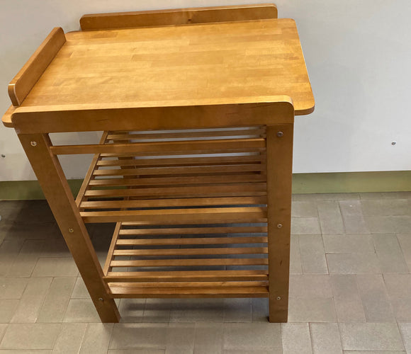 Table à langer en bois L-77,5cm/ l-60cm/ Hteur-91,5cm rebords compris avec 2 niveaux de rangement, moins cher chez Petit Kiwi