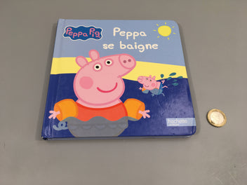 Peppa Pig se baigne
