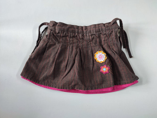 Jupe à carreaux brune 2 fleurs doublée rose culotte intégrée, moins cher chez Petit Kiwi