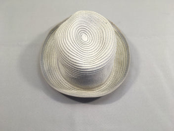 Chapeau imitation paille écru gris