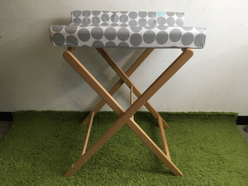 Table à langer pliable en bois blanc trixi avec matelas à langer bleu  étoilé - geuther GEUTHER