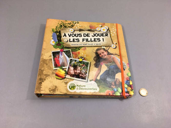 A vous de jouer les filles-Nature et découvertes (Elastique de la farde détendu), moins cher chez Petit Kiwi