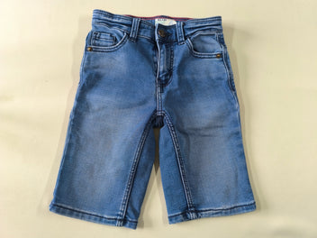Bermuda jean bleu (petite tâche sur la poche arrière, à relaver)
