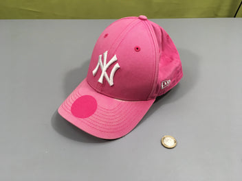 Casquette rose NY délavée sur bord droit