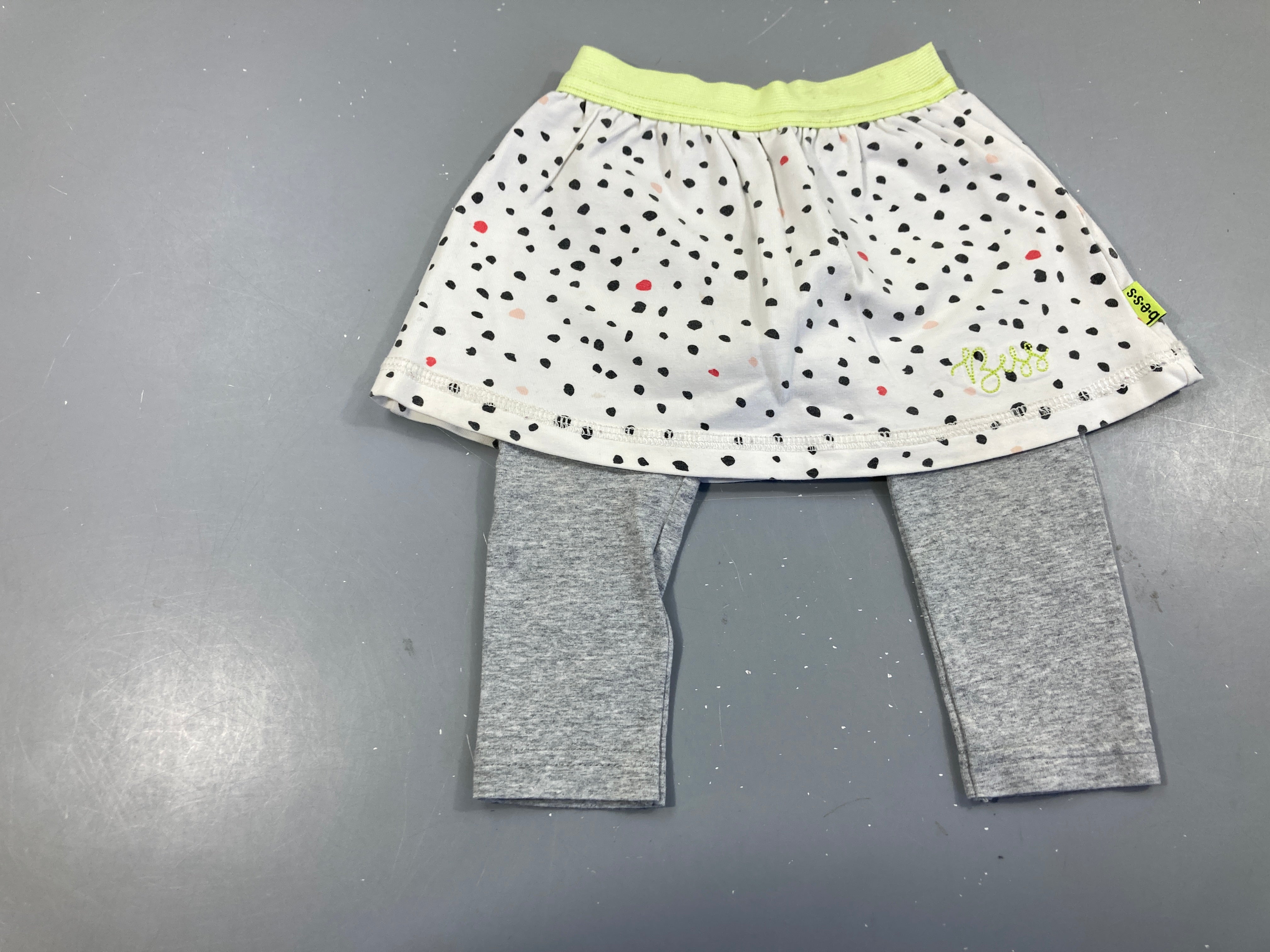 Jupe jersey blanche effet taches, legging intégré