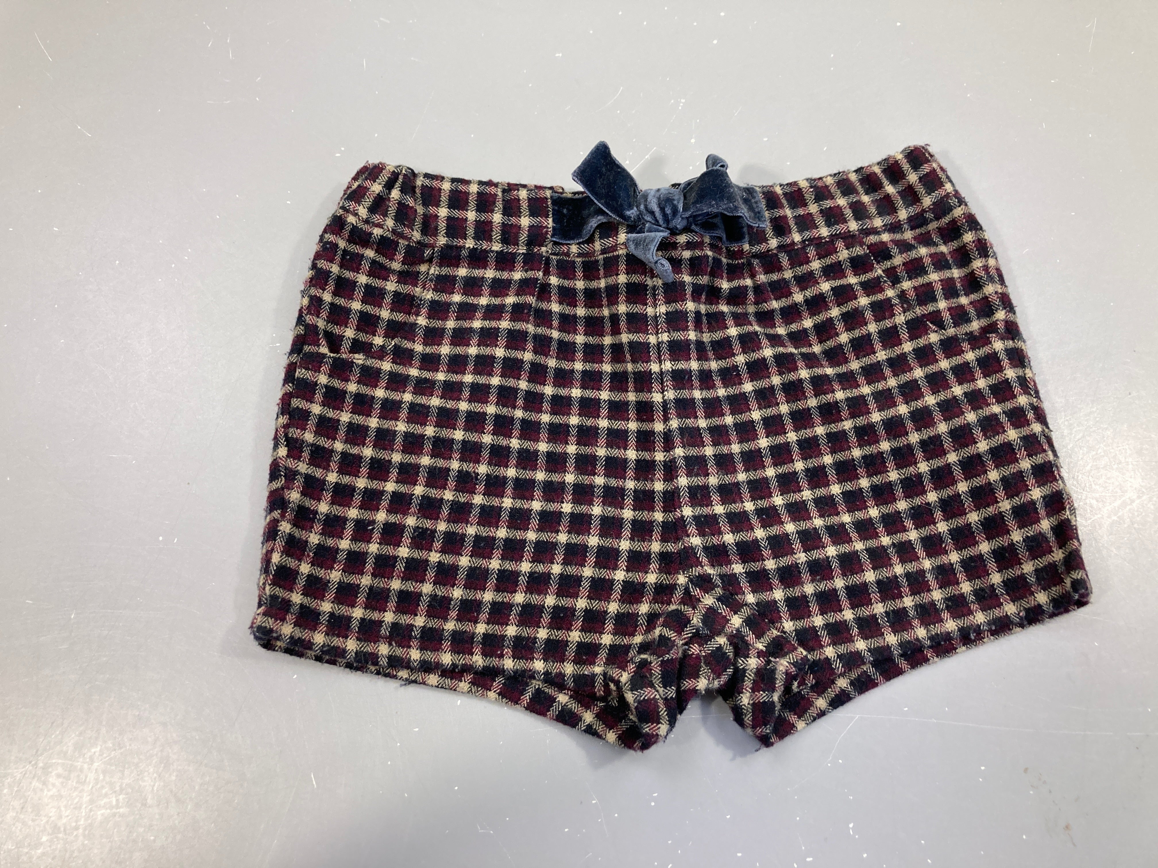 Short laine? carreaux bleu foncé/beige/bordeaux noeud, légèrement bouloché