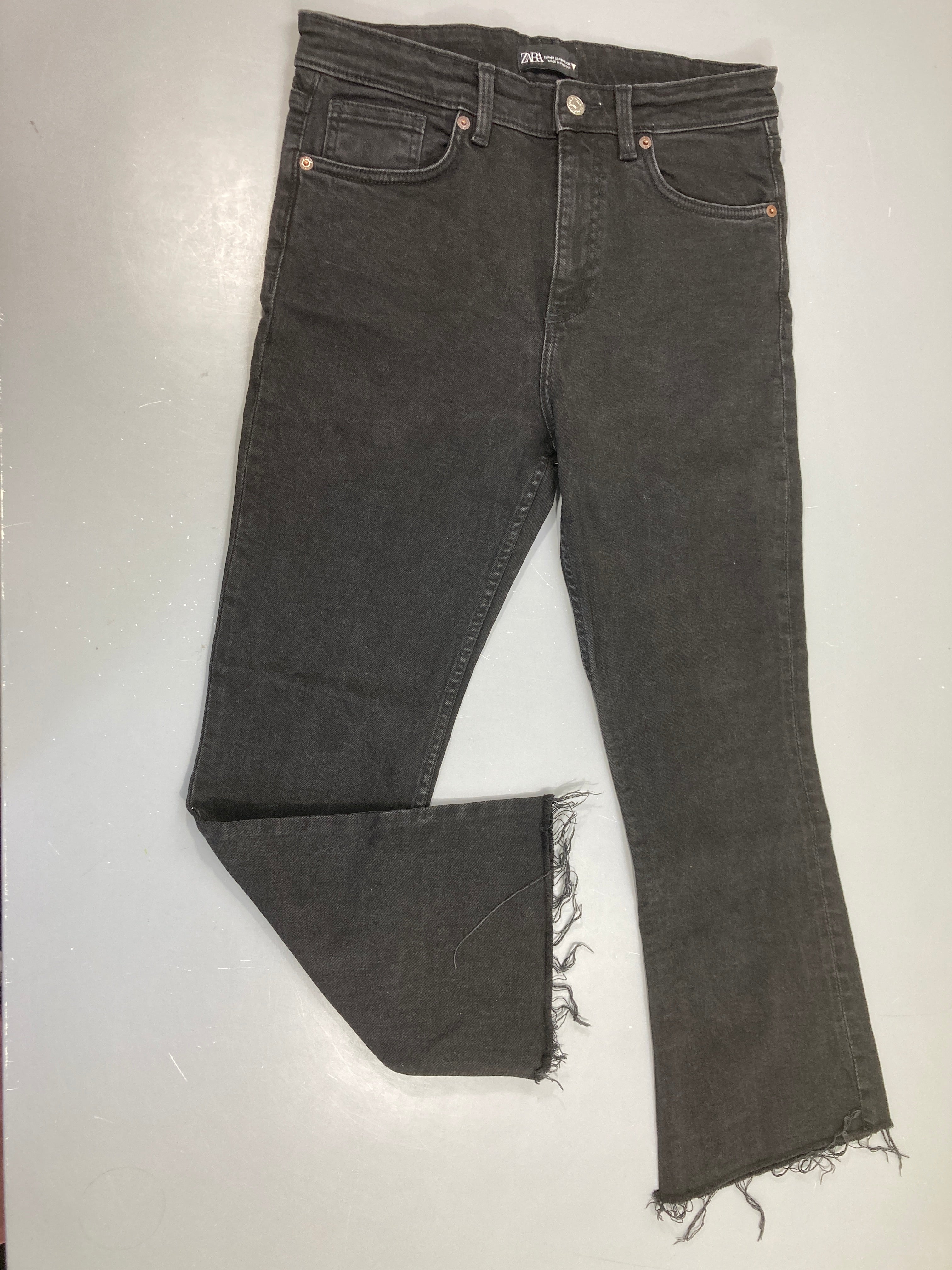 Jeans court noir effet effiloché bas 42