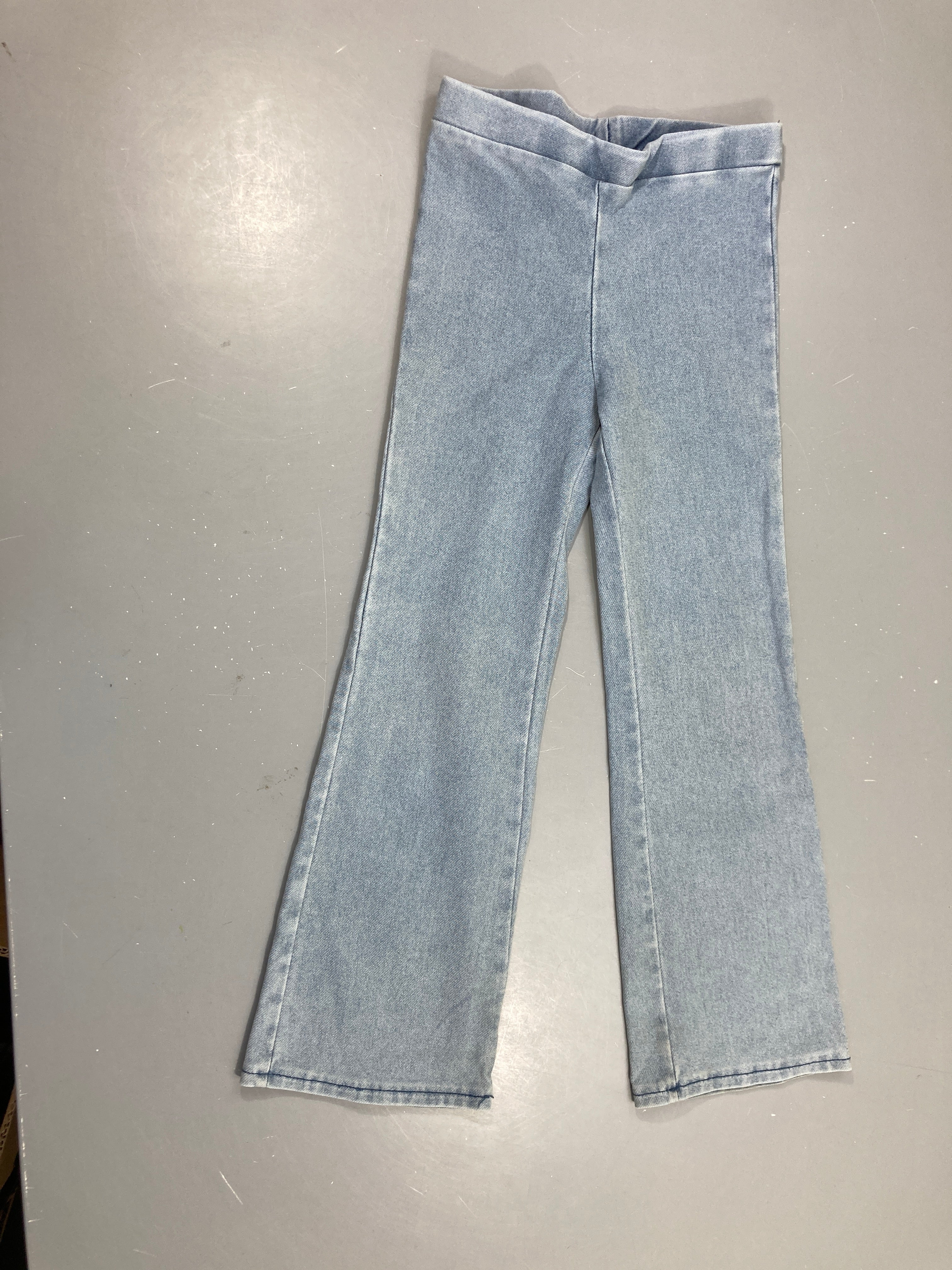 Pantalon denim légèrement flare