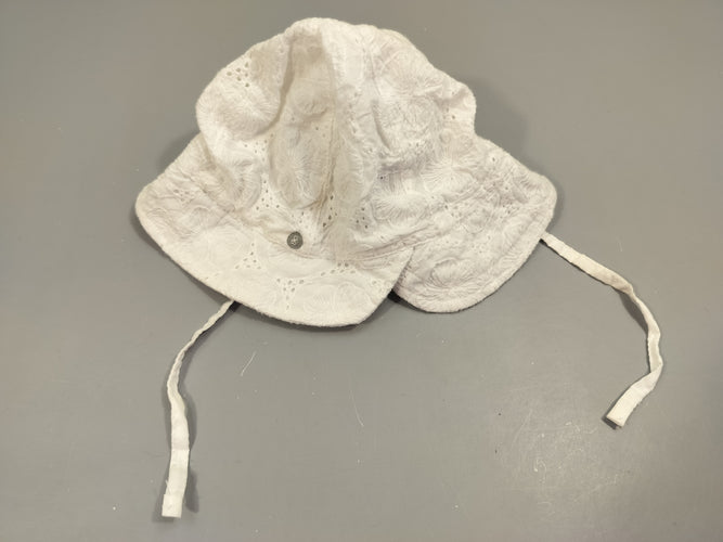 Chapeau blanc, broderie anglaise 100% coton T:48, moins cher chez Petit Kiwi