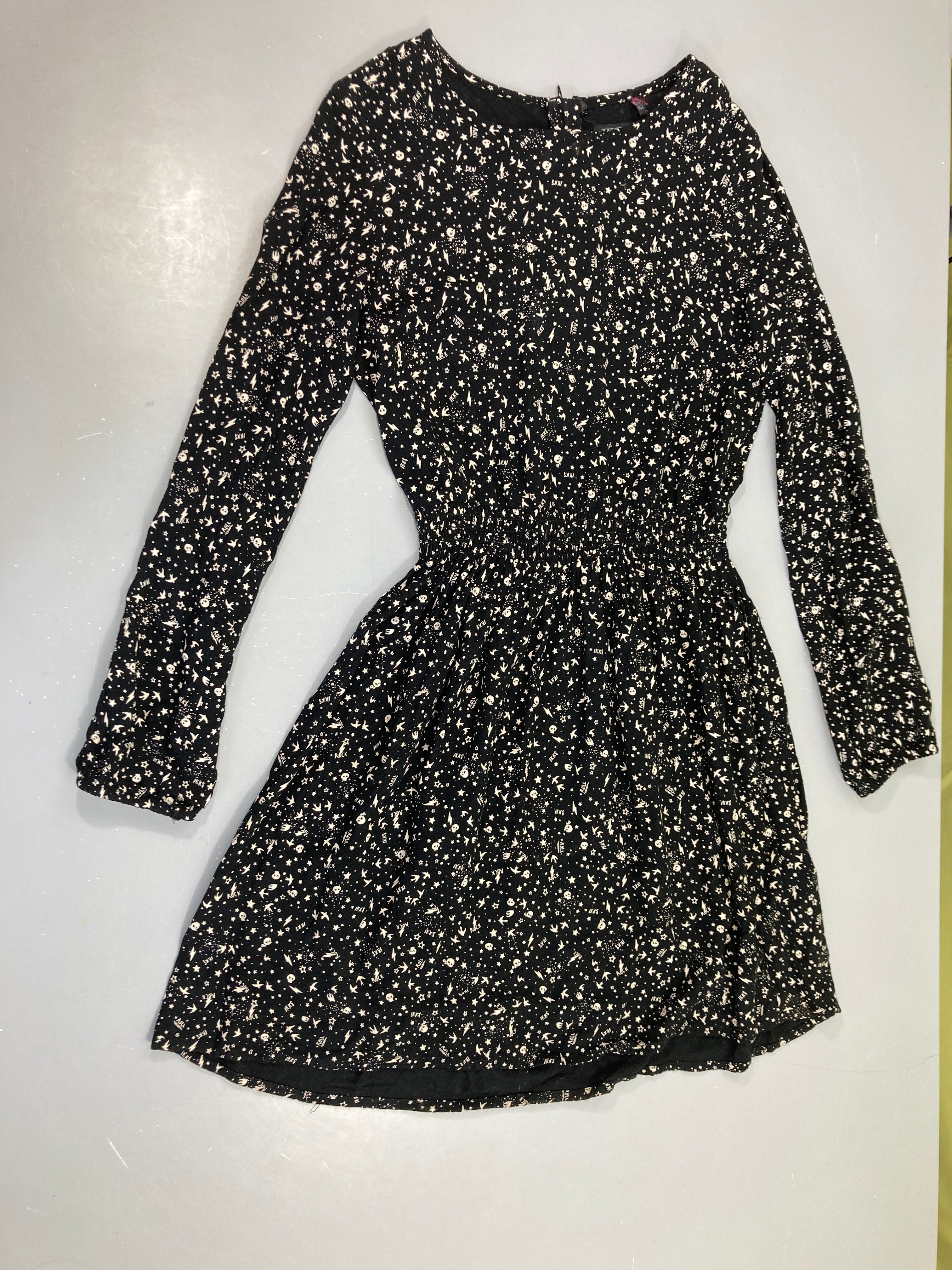 Robe m.l noires éclairs têtes de mort