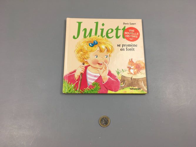 Juliette se promène en forêt, moins cher chez Petit Kiwi