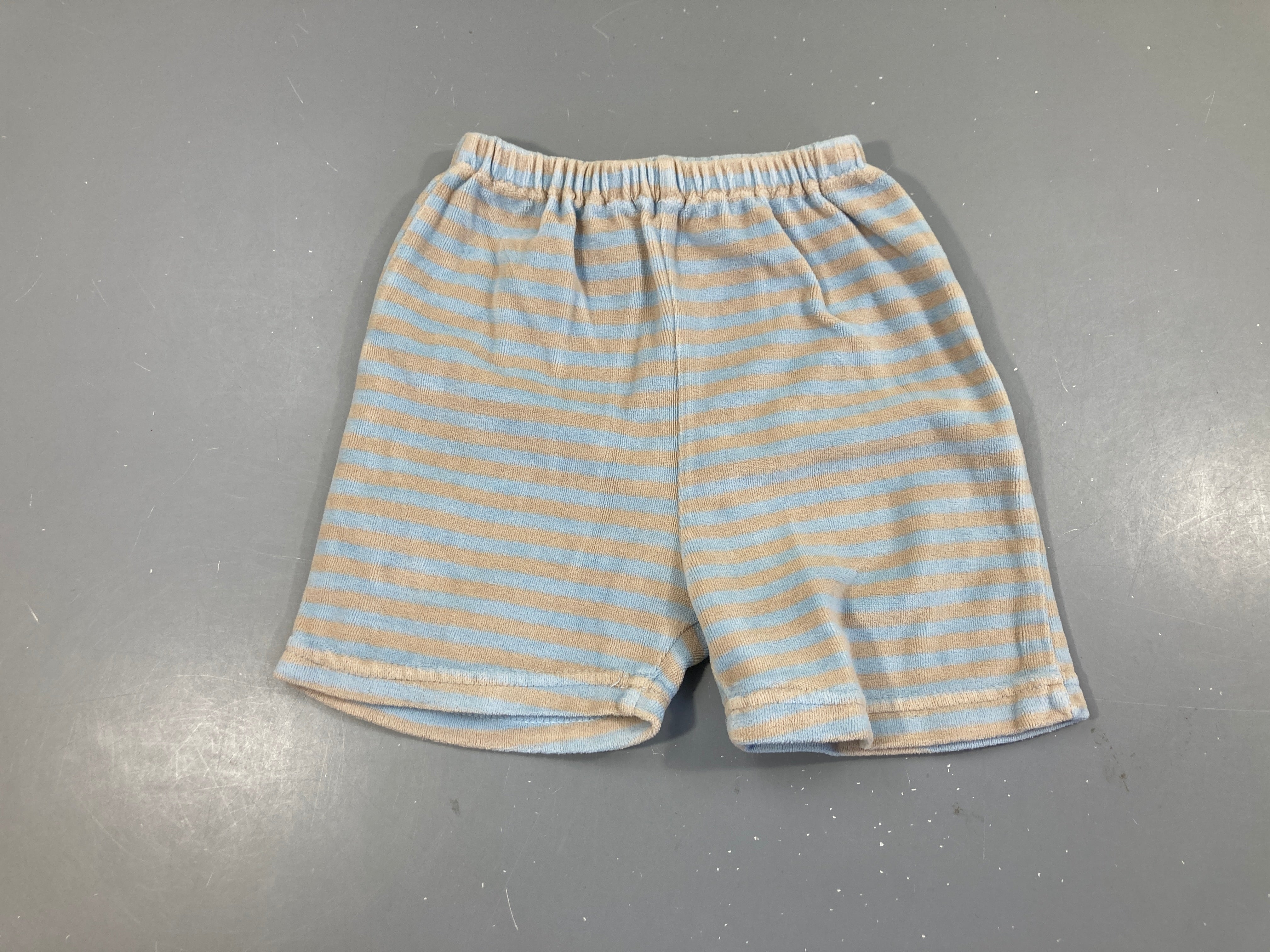 Short éponge bleu rayé taupe