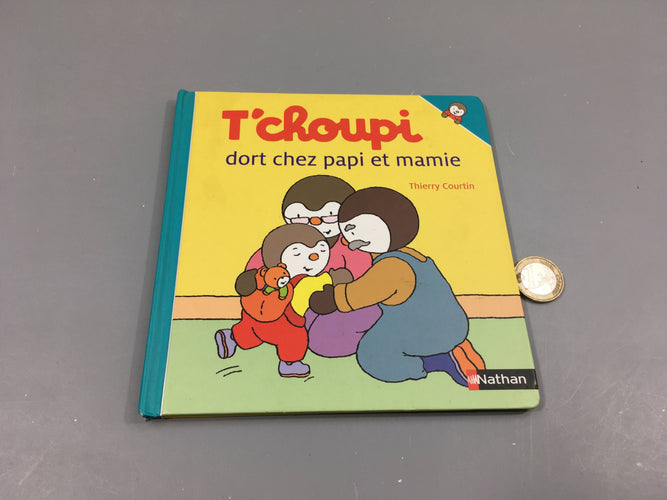 T'choupi dort chez papi et mamie, moins cher chez Petit Kiwi